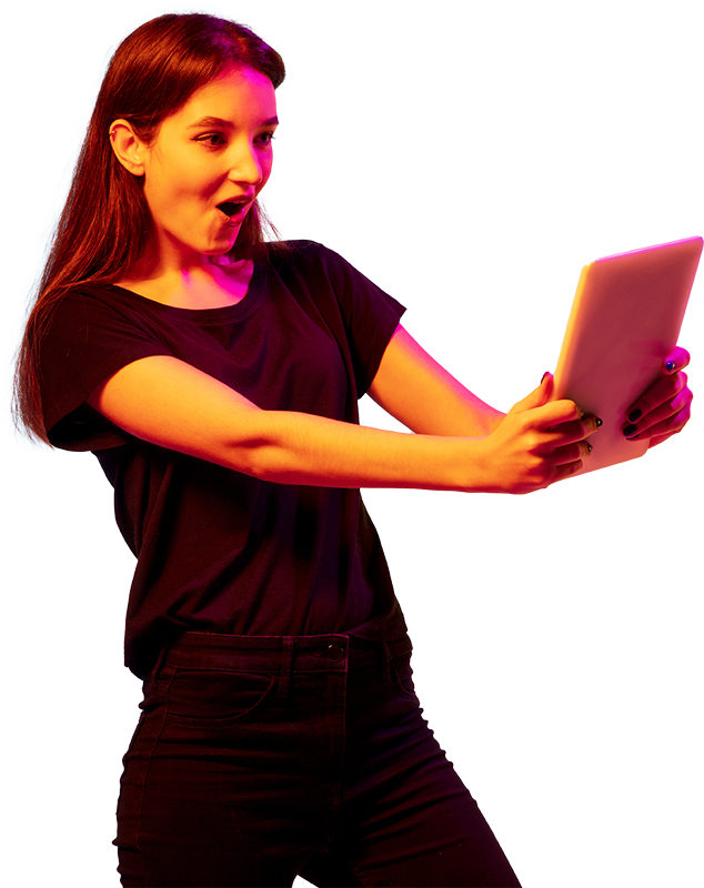 Jovem feliz com Tablet